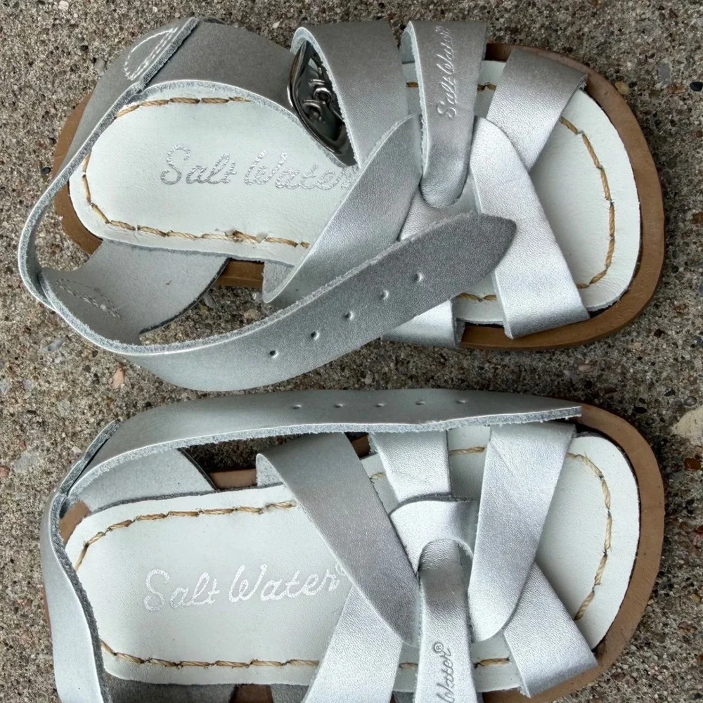 Salt Water Sandals Hoy Shoe Co Original 812 Silver Metallic Leather Kids Sz 5